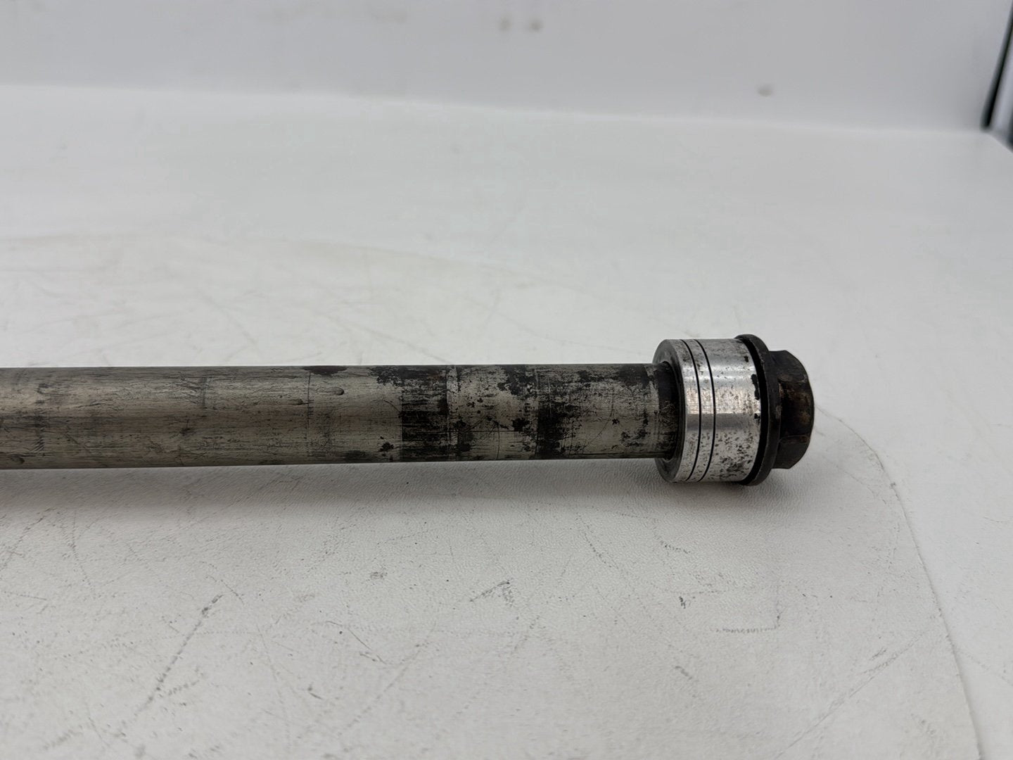 2007 - 2012 Harley-Davidson Dyna Super Glide Rear Wheel Axle Bolt Shaft 41114-08