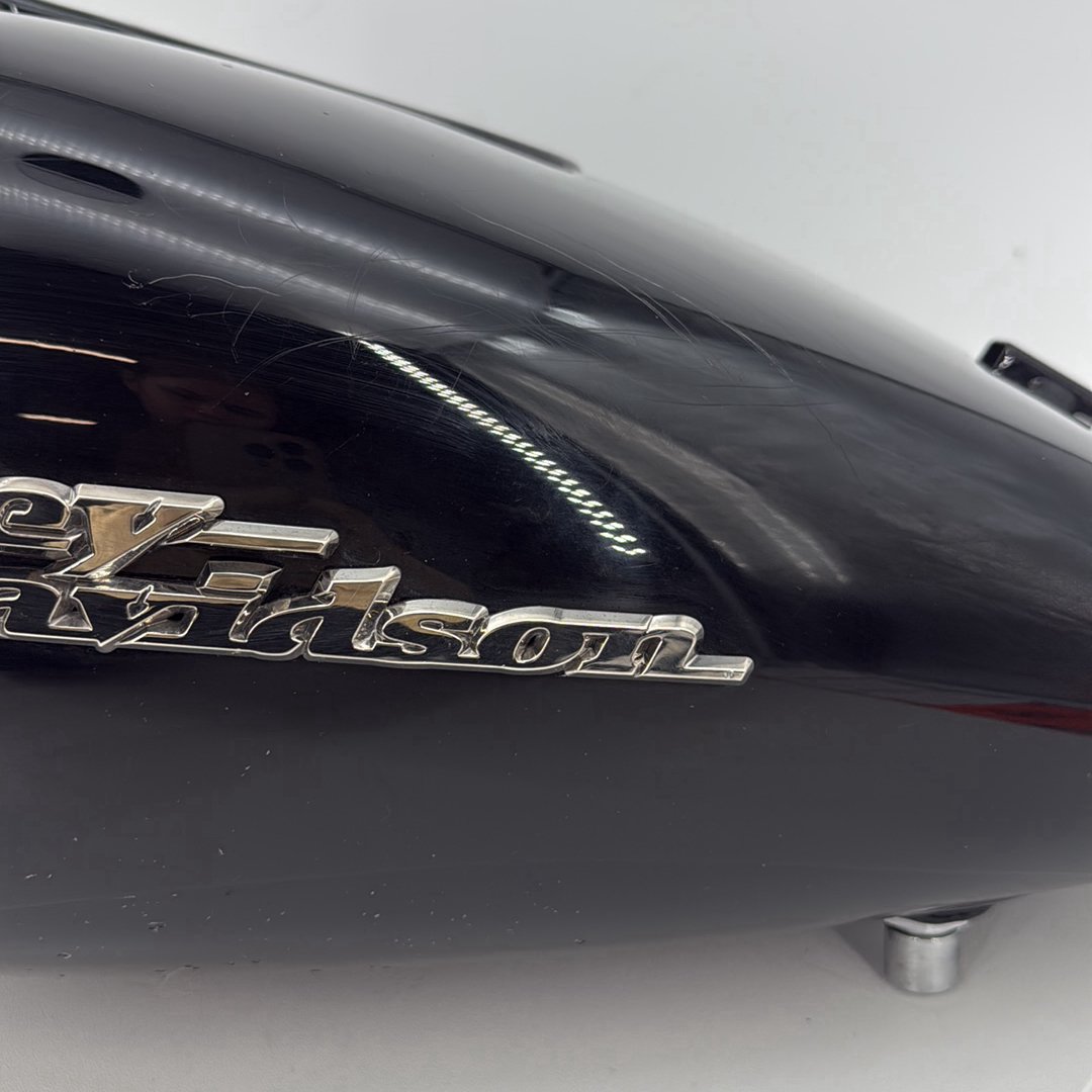 2007 - 2012 Harley-Davidson Touring Street Glide Fuel Gas Tank Gasoline Reservoir  	61356-03