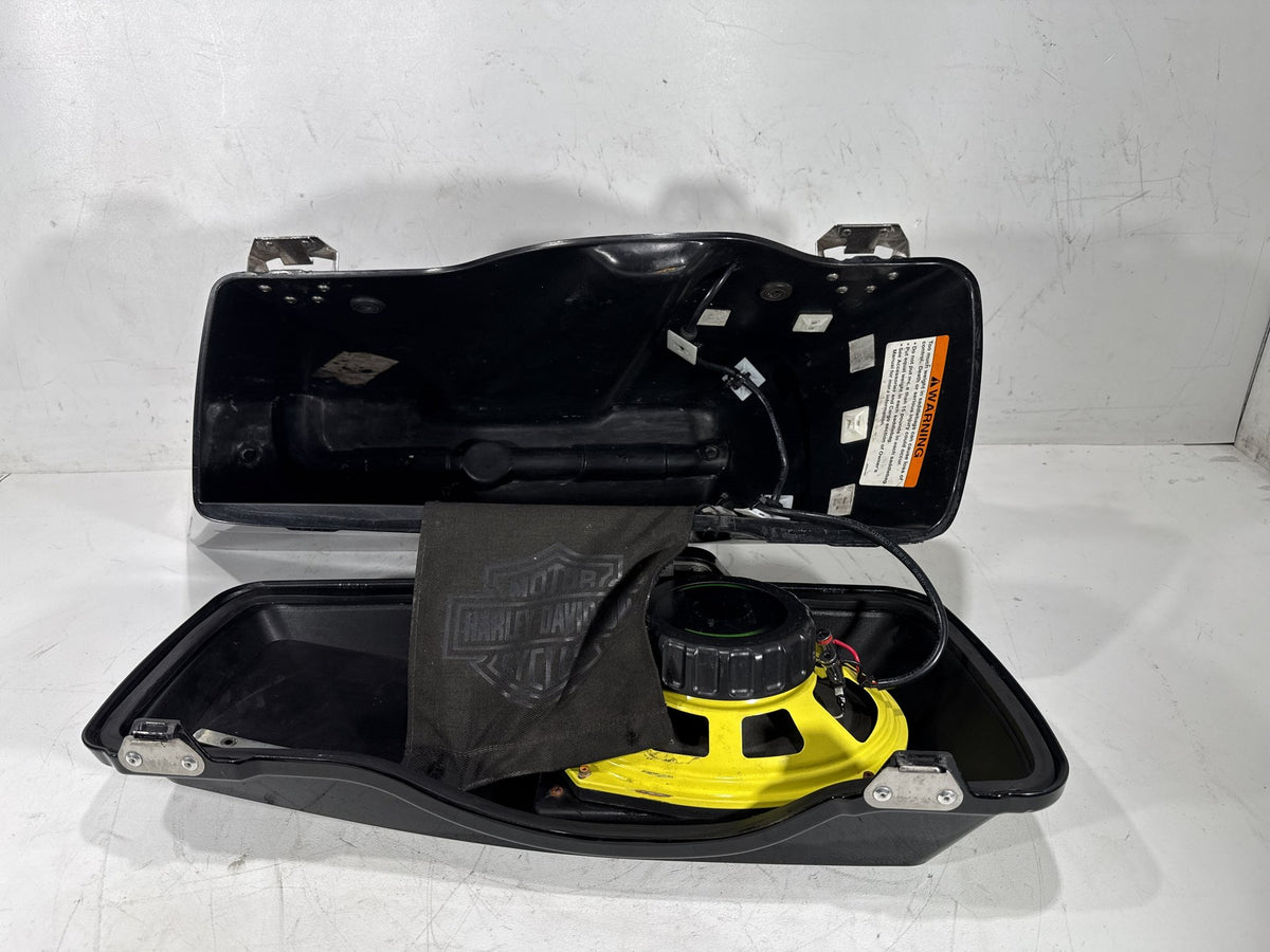 2006 Harley Street Glide Touring FLHX OEM Right 1 Saddlebag Luggage NO Key