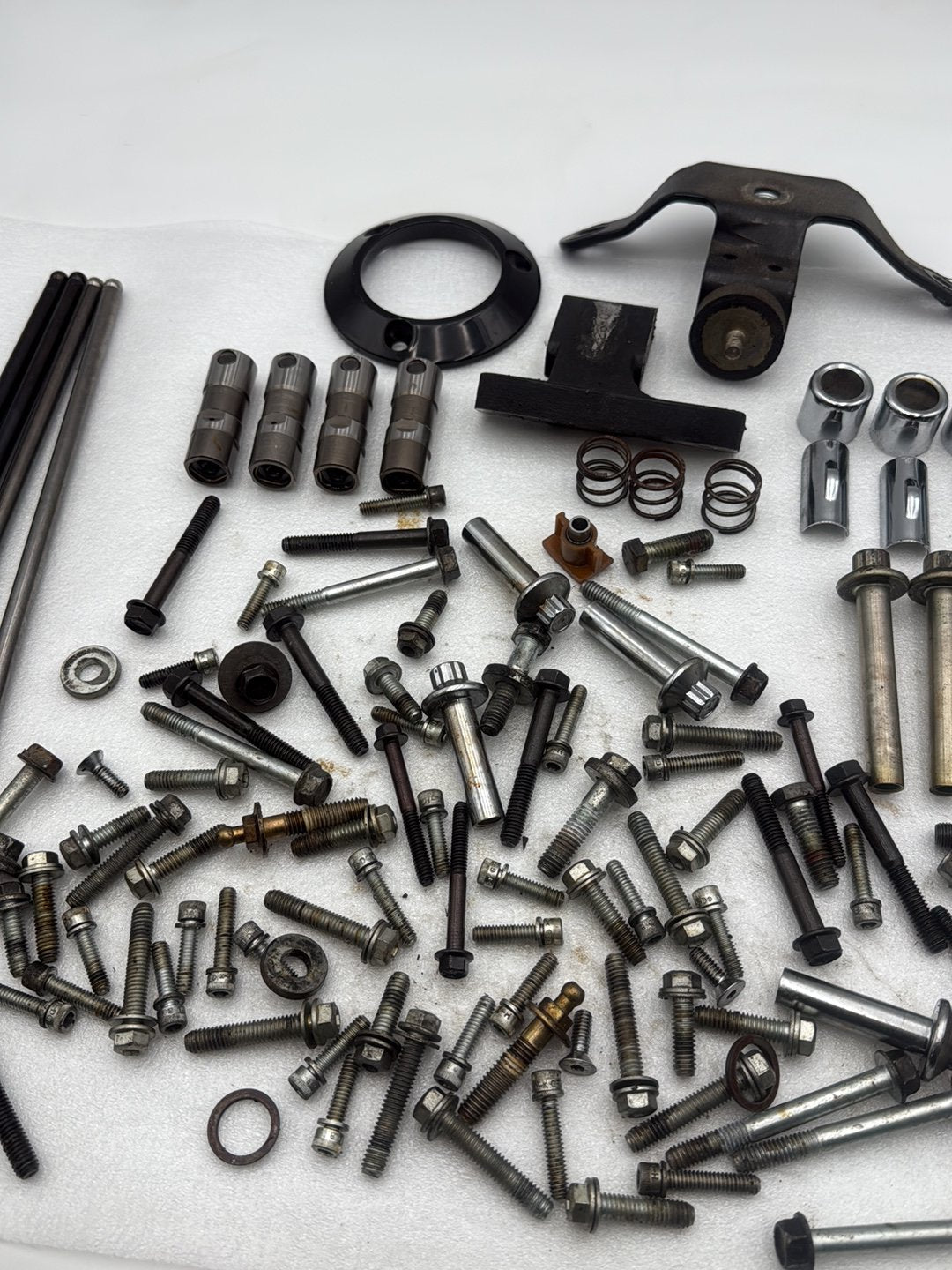 2007 - 2017 Harley-Davidson Dyna Wide Glide Engine Motor Hardware Bolts Brackets Bushing 17939-99