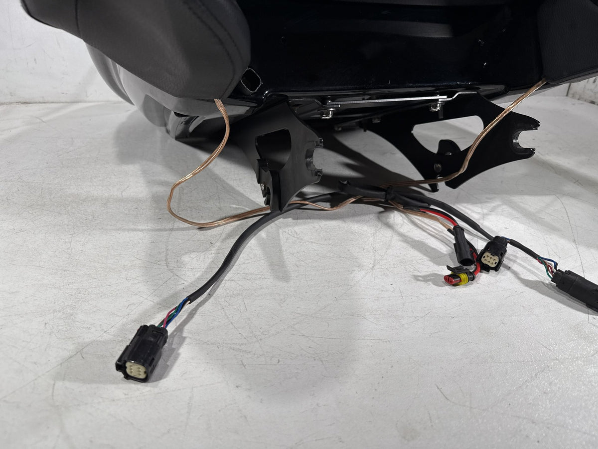 2014 Harley Touring FLHTK Electra Glide OEM Pass Backrest Tour Pak Luggage NOKey