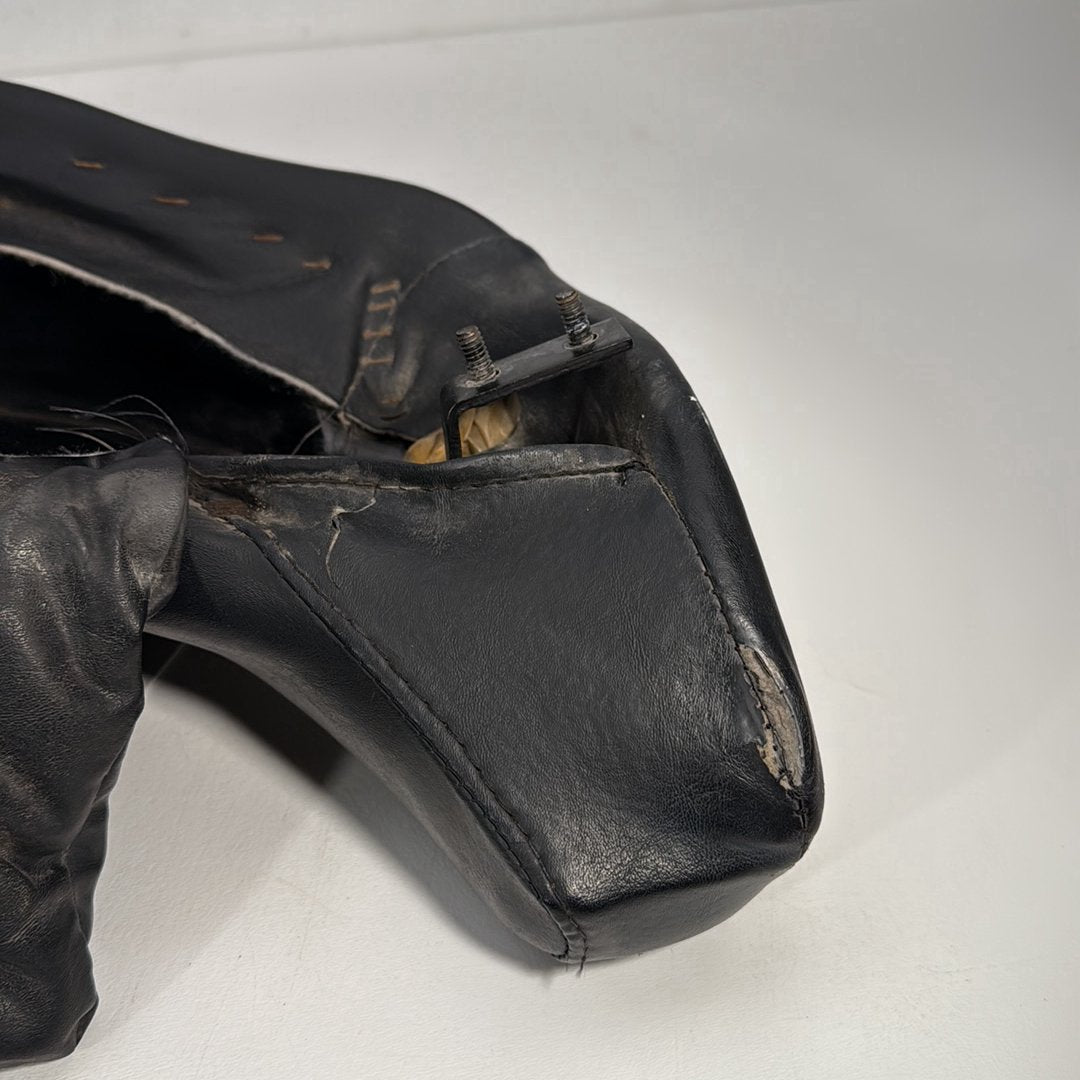 1999 - 2006 Harley-Davidson Touring Electra Glide Ultra Rear Passenger Backrest Cushion Pad  	52395-03