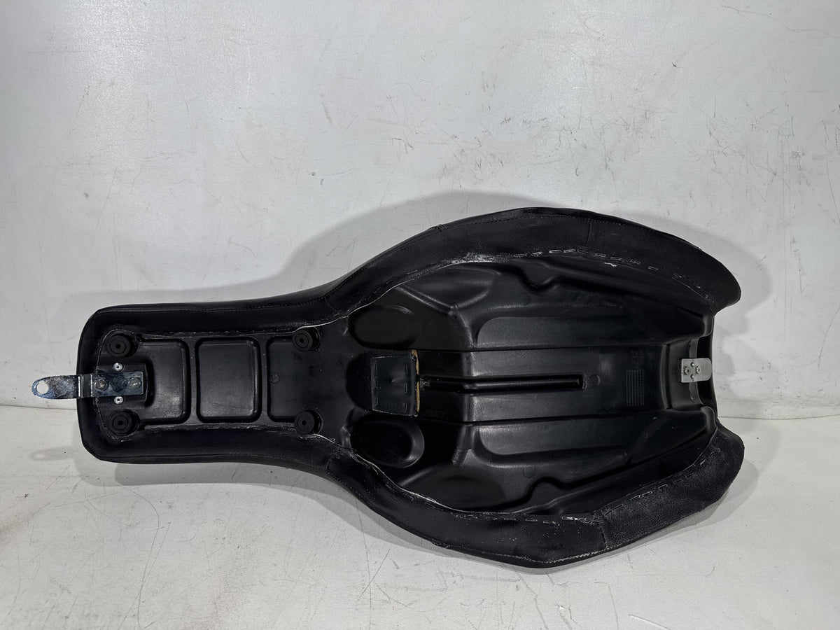 2016 Harley Dyna Fat Bob FXDF 103 OEM Passenger Rider Driver Seat Saddle