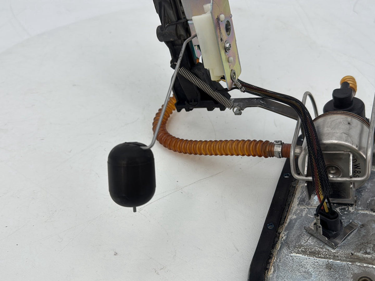 02 Harley Touring CVO Screamin Eagle Road Gas Gasoline Fuel Petrol Pump Sending