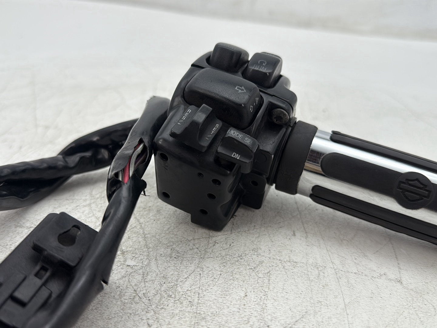 2013 Harley Electra Glide Touring Ultra FLHTCUI OEM Right Engine Start Kill Switches Controls
