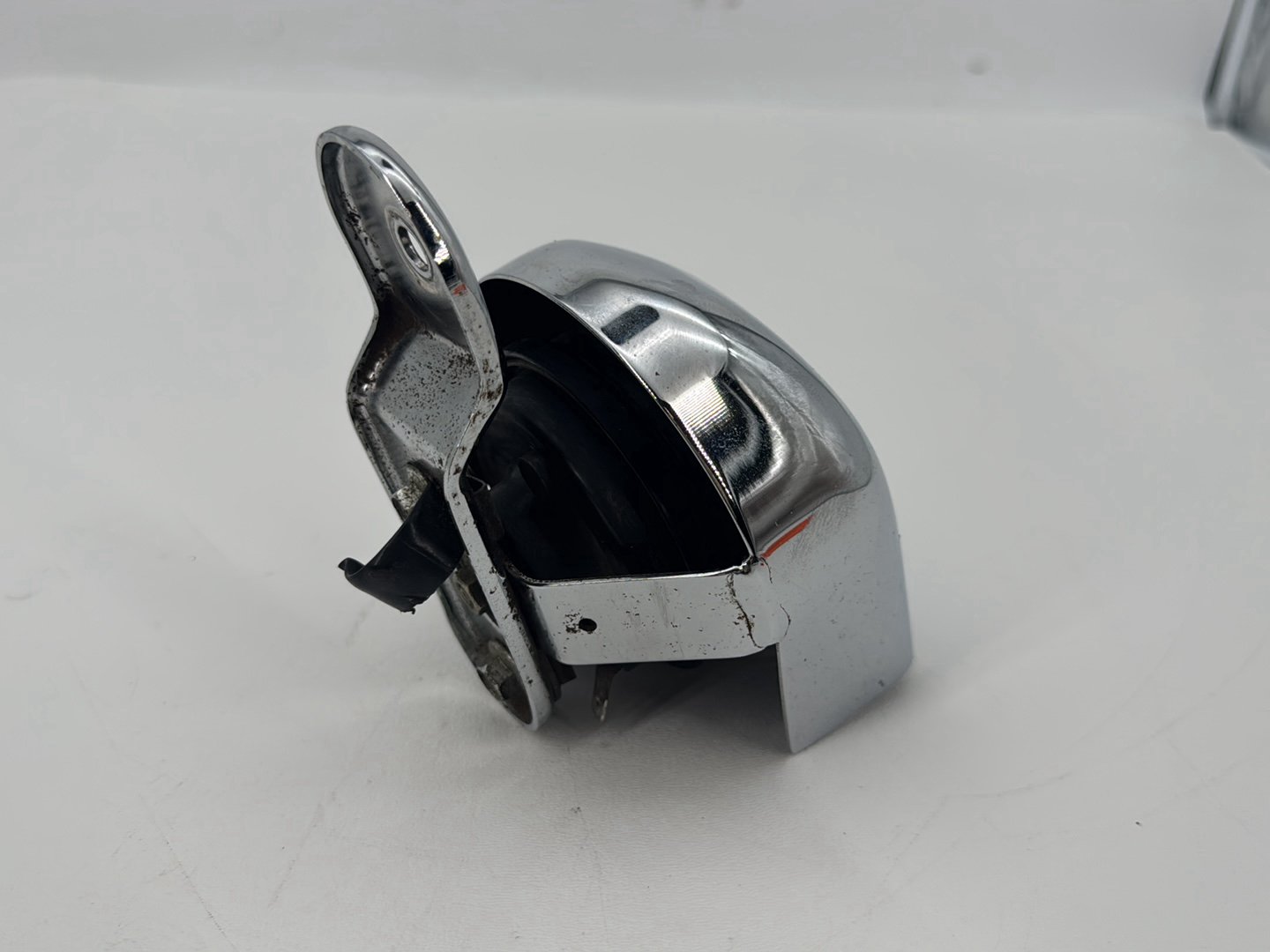 1999 - 2006 Harley-Davidson Dyna Low Rider Horn Signal Klaxon Chrome Cover