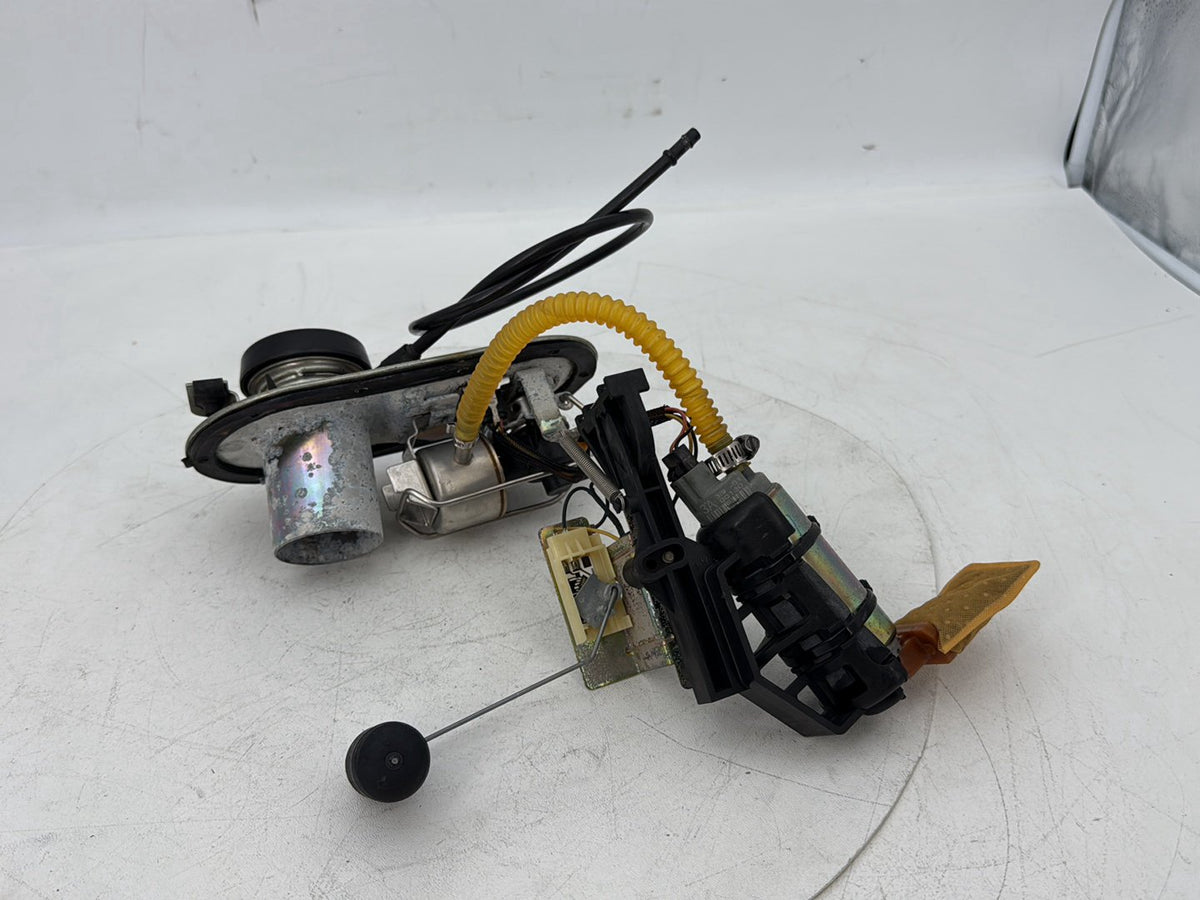 1999 - 2006 Harley-Davidson Touring Electra Glide Ultra Fuel Pump Gas Gasoline Petrol Sending 62897-01B