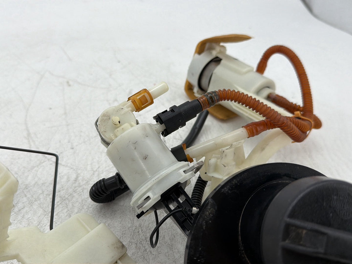 09 Harley Electra Glide Touring Ultra OEM Fuel Pump Gas Gasoline Petrol Sending