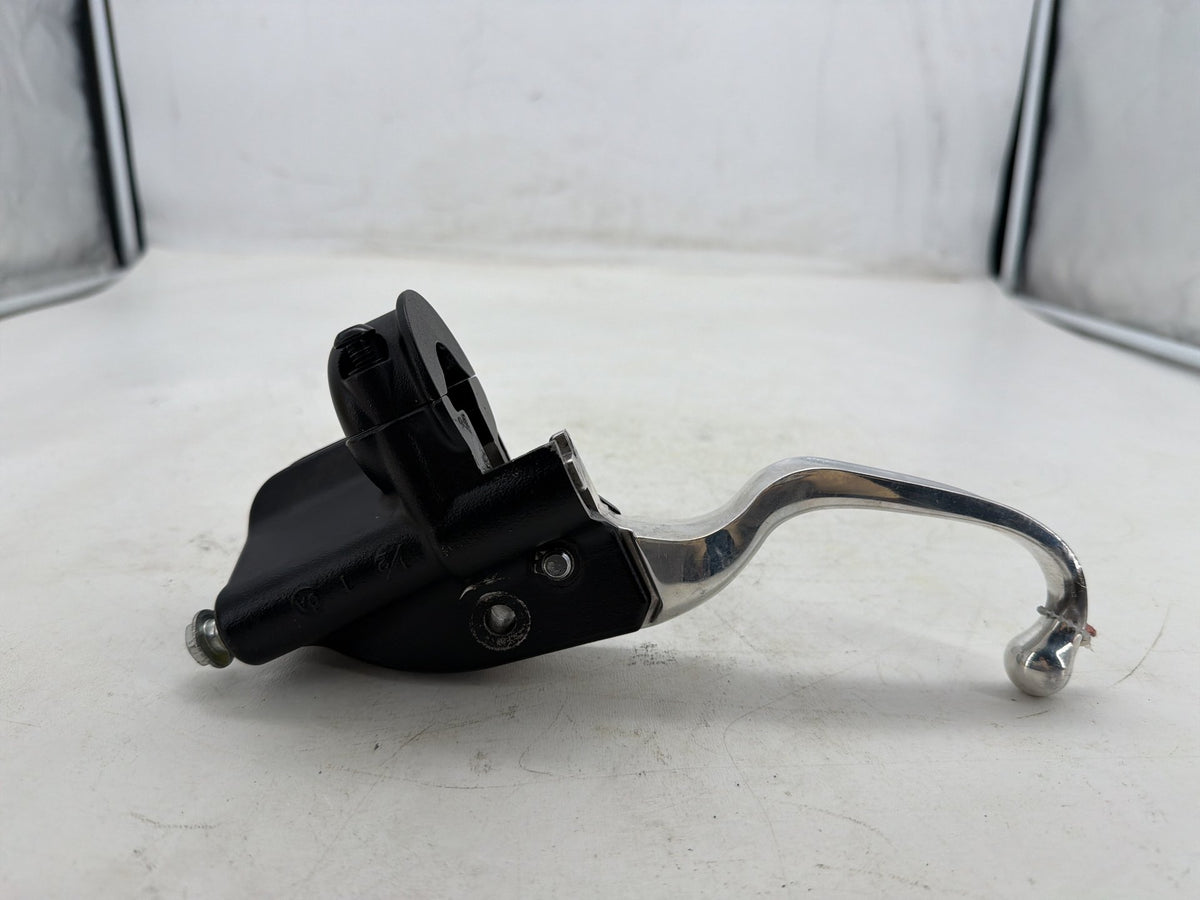 2020 Harley Softail Standard FXST OEM Front Right Brake Lever Master Cylinder
