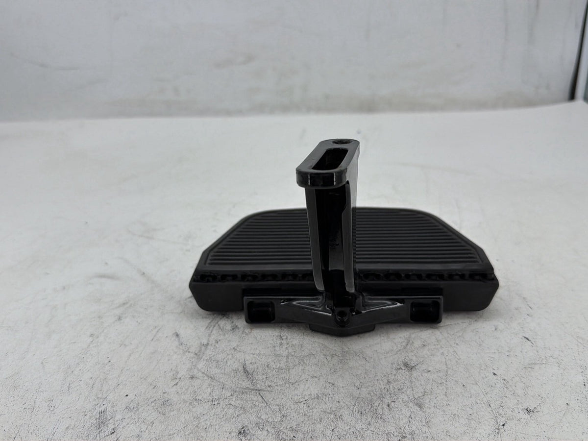 2015 Harley Electra Glide Touring Ultra Low OEM 1 Passenger Floorboard Foot Rest