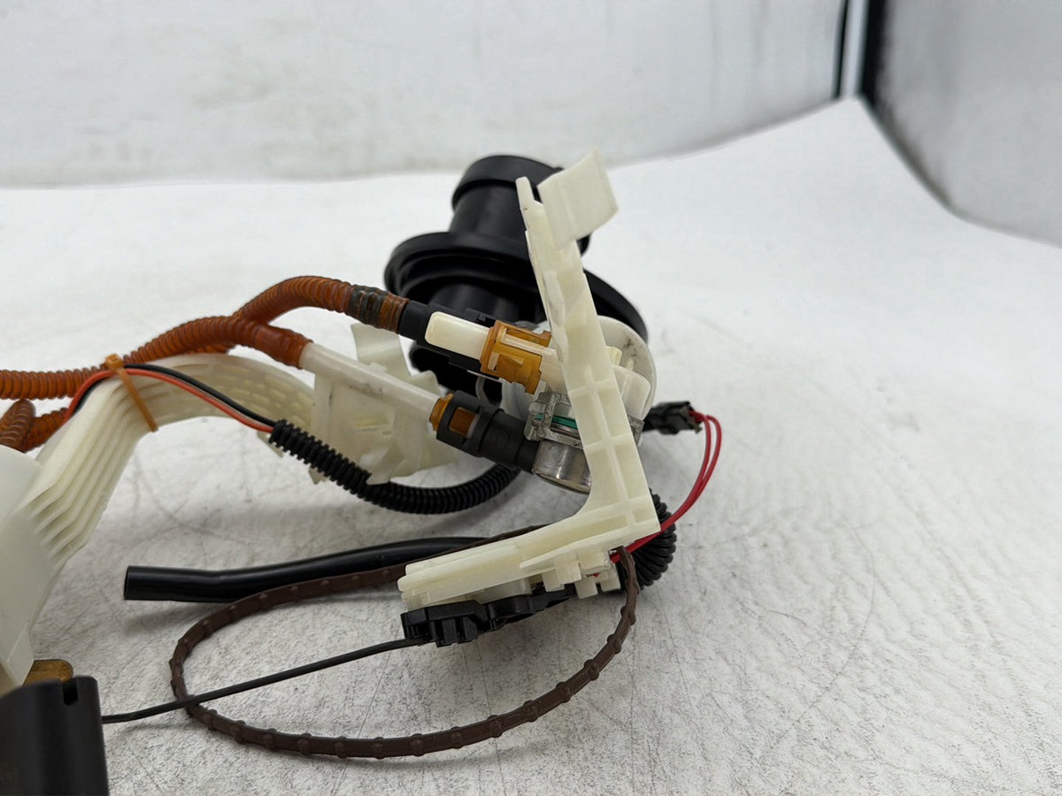 09 Harley Electra Glide Touring Ultra OEM Fuel Pump Gas Gasoline Petrol Sending