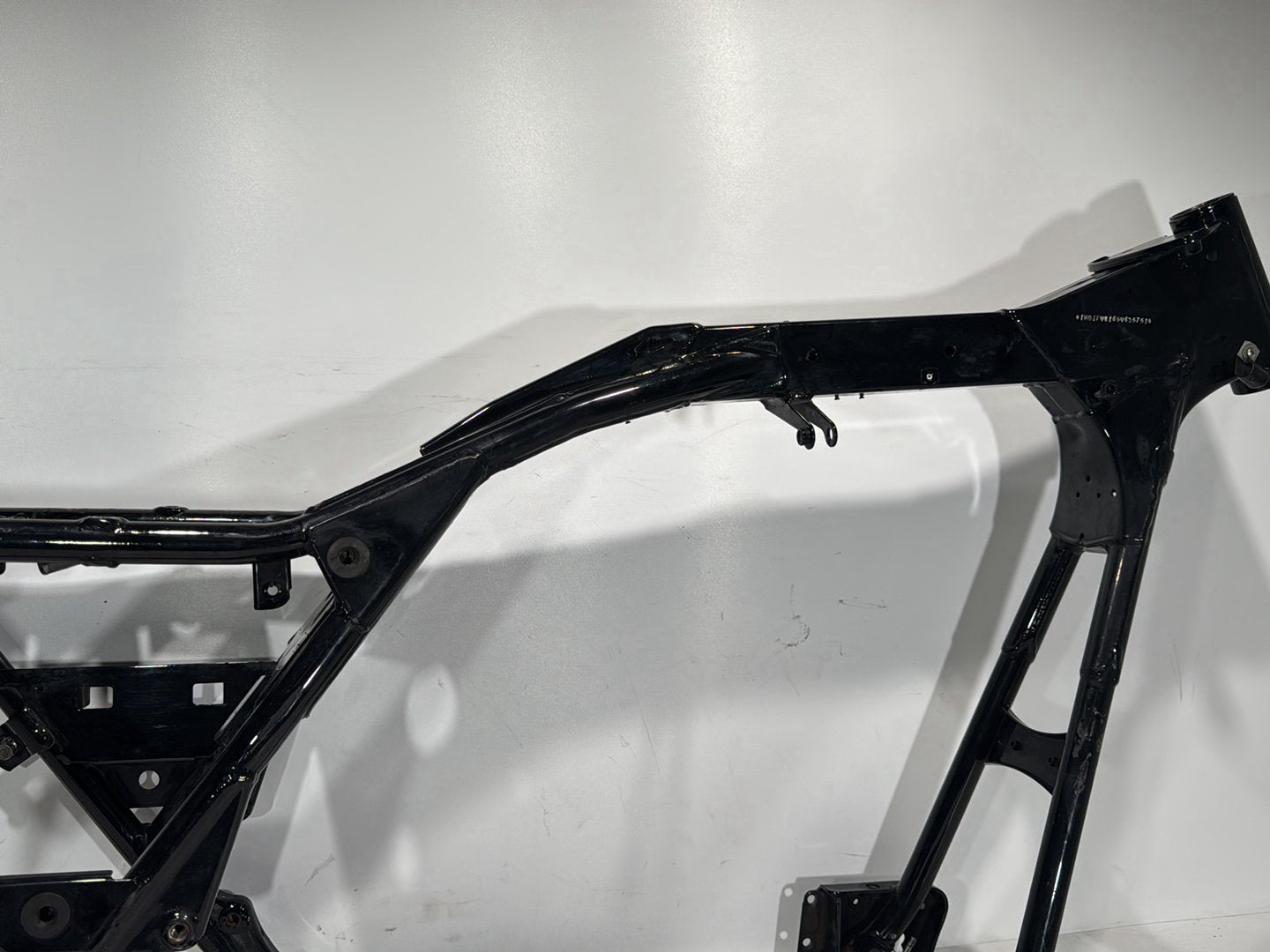 1999 - 2006 Harley-Davidson Touring Road King Custom Body Main Frame Chassis CLN CLR  	47900-02A
