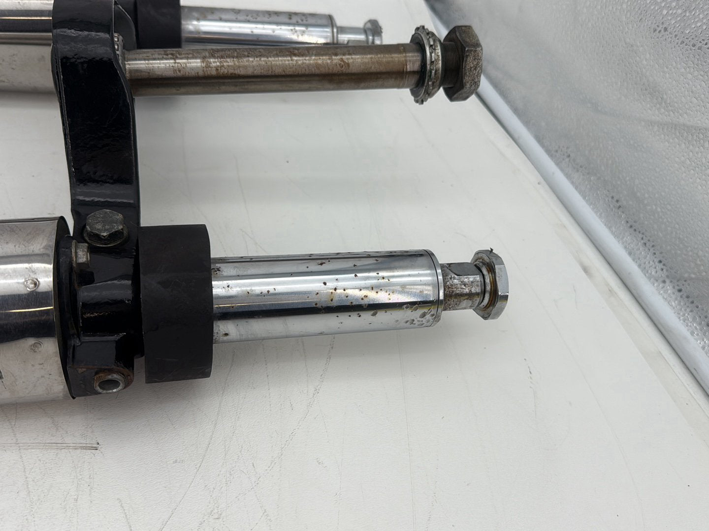 2007 Harley Touring FLHTCU Electra Glide Ultra OEM Front Triple Tree Set & LH RH Fork Legs Sliders