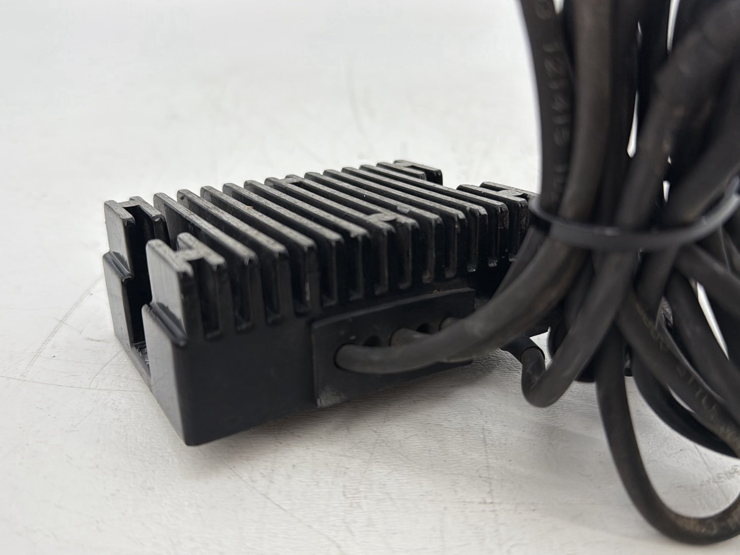 2002 Harley Dyna FXD Super Glide OEM Voltage Regulator Rectifier