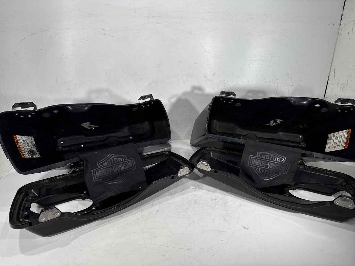 2006 Harley Road King Touring Custom OEM Left Right Saddlebags Luggage NOKey