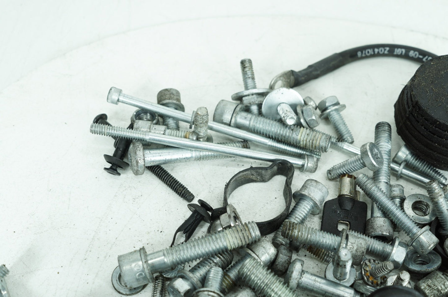 2014 Harley-Davidson Touring FLHTCU - Hardware Bolts Nuts & Brackets