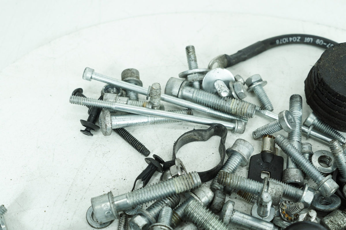 2014 Harley-Davidson Touring FLHTCU - Hardware Bolts Nuts & Brackets