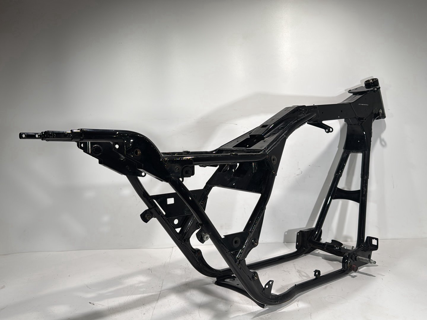 1999 - 2006 Harley-Davidson Touring Road King Custom Body Main Frame Chassis CLN CLR  	47900-02A