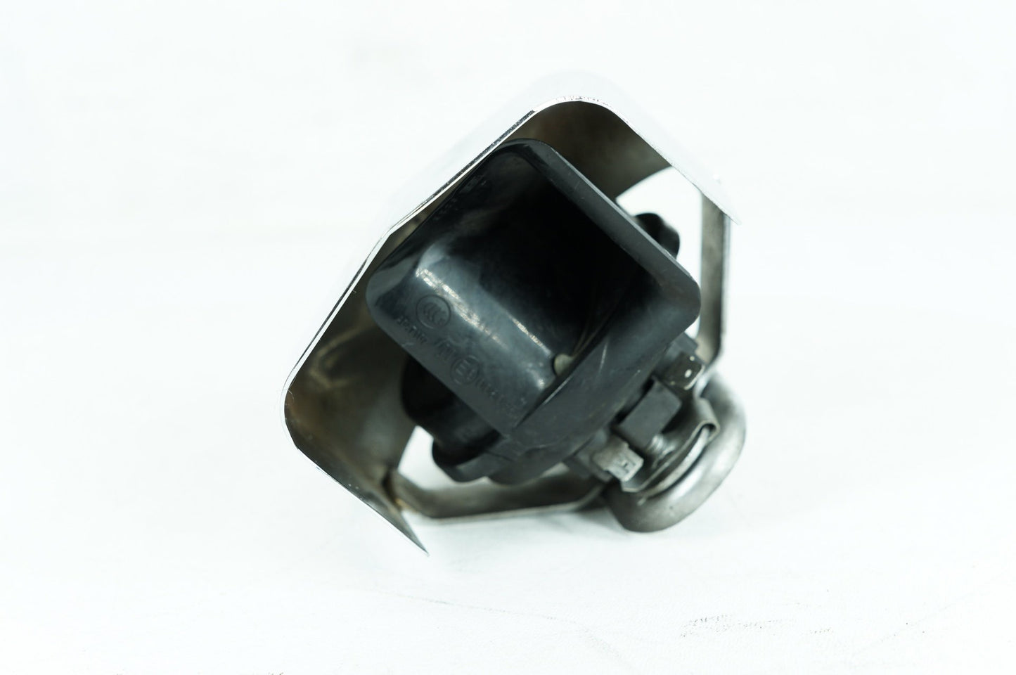 2008 - 2016 Harley-Davidson Touring Street Glide Horn Signal Klaxon Chrome Cover 69012-93A