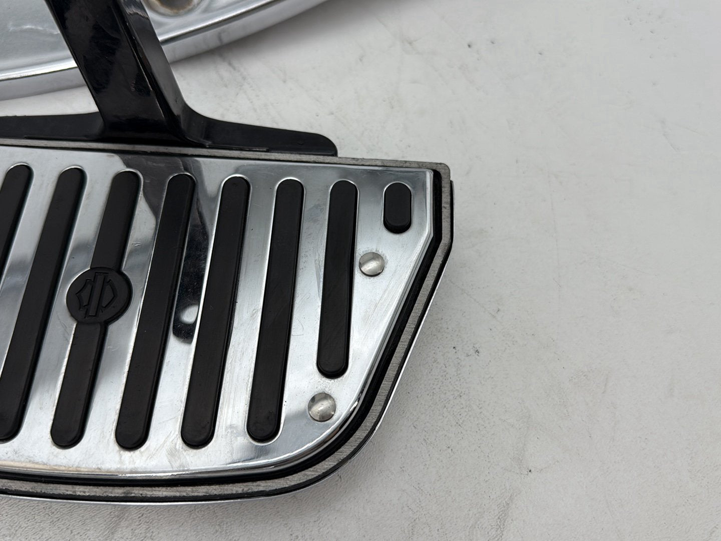 2003 Harley Electra Glide Touring Ultra FLHTCUI OEM Left Right Driver & Pass Floorboard Foot Rest