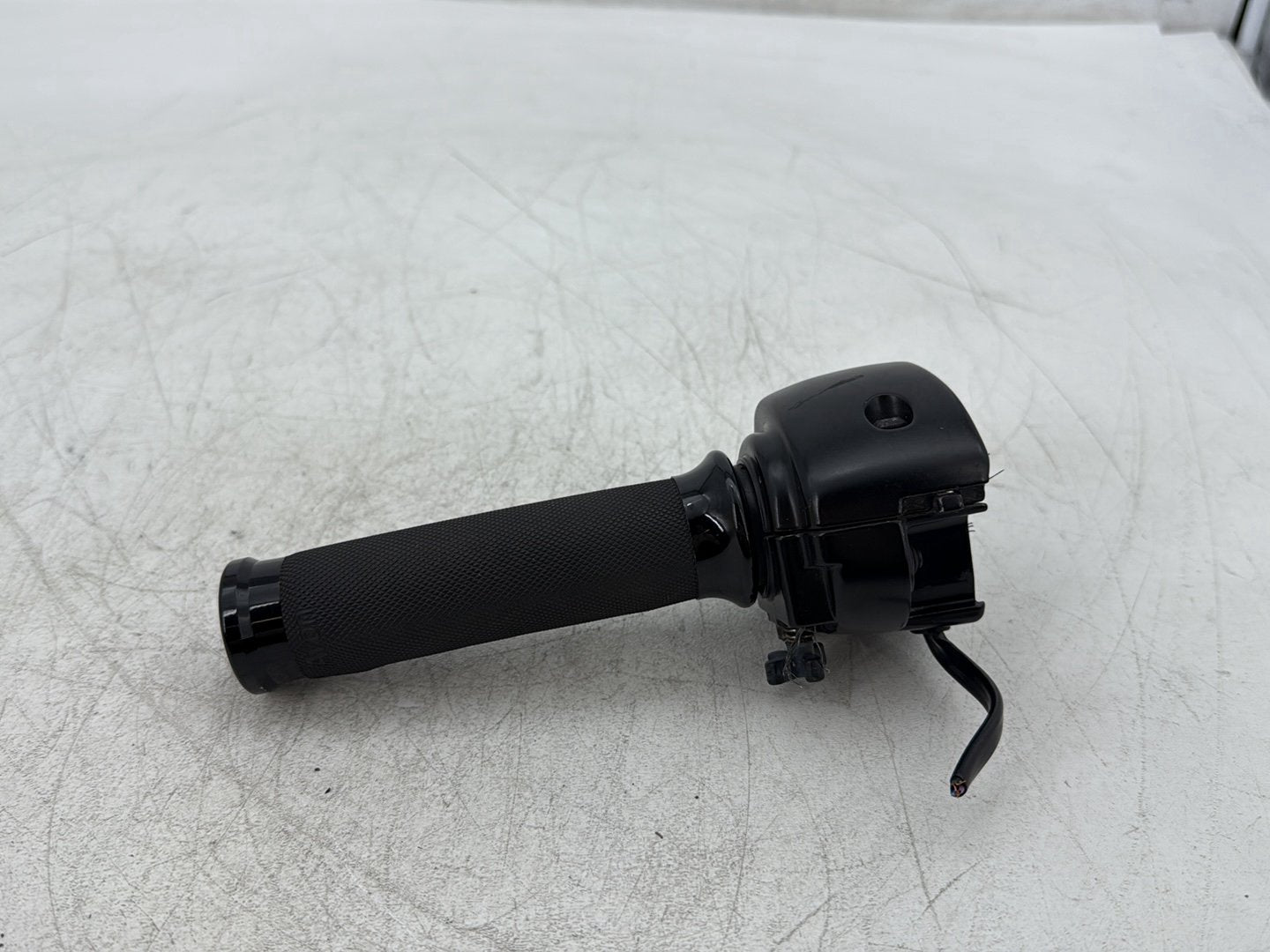 2010 Harley Dyna Fat Bob FXDF OEM Right Engine Start Kill Switches Controls