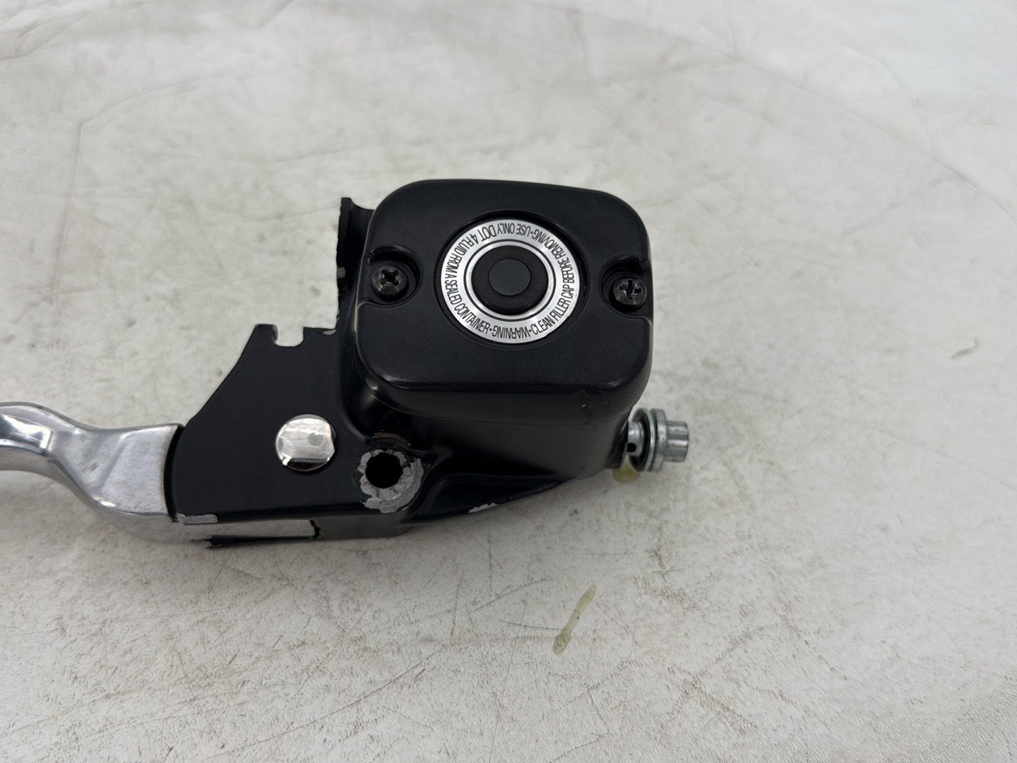 2015 Harley Dyna Low Rider FXDL OEM Front Right Hand Brake Lever Master Cylinder Reservoir