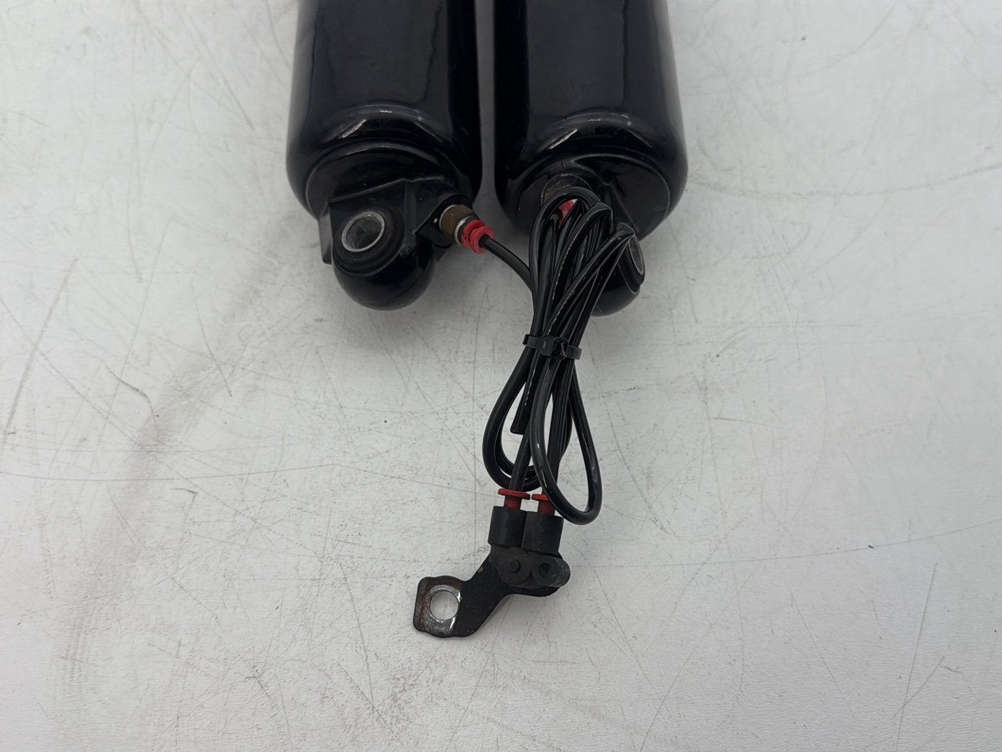2007 Harley Touring FLHTCU Electra Glide Ultra OEM Rear Left Right Shock Absorbers