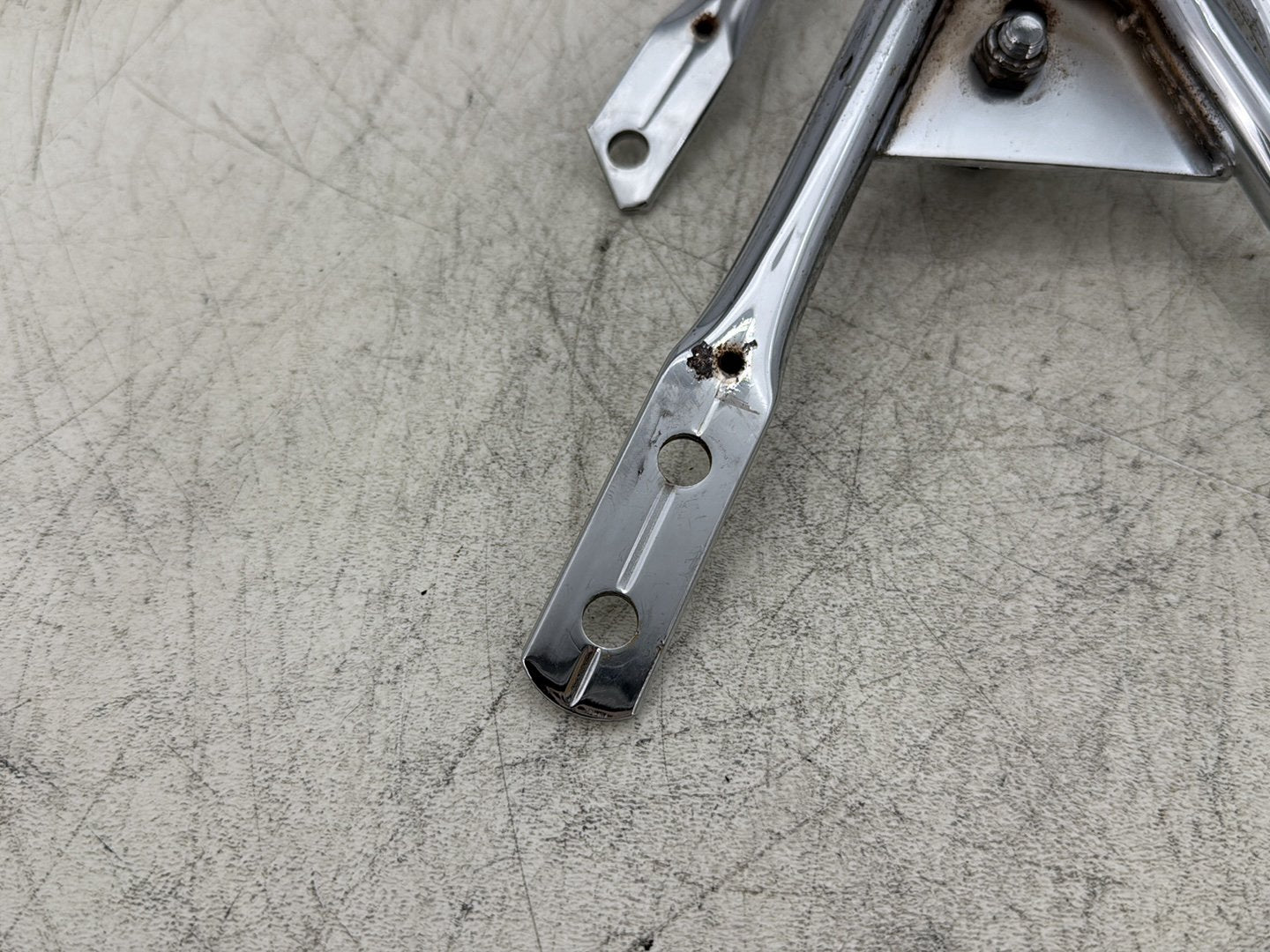 2007 Harley Touring FLHTC Electra Glide Classic OEM Detachable Tour Pak Luggage Box Bracket