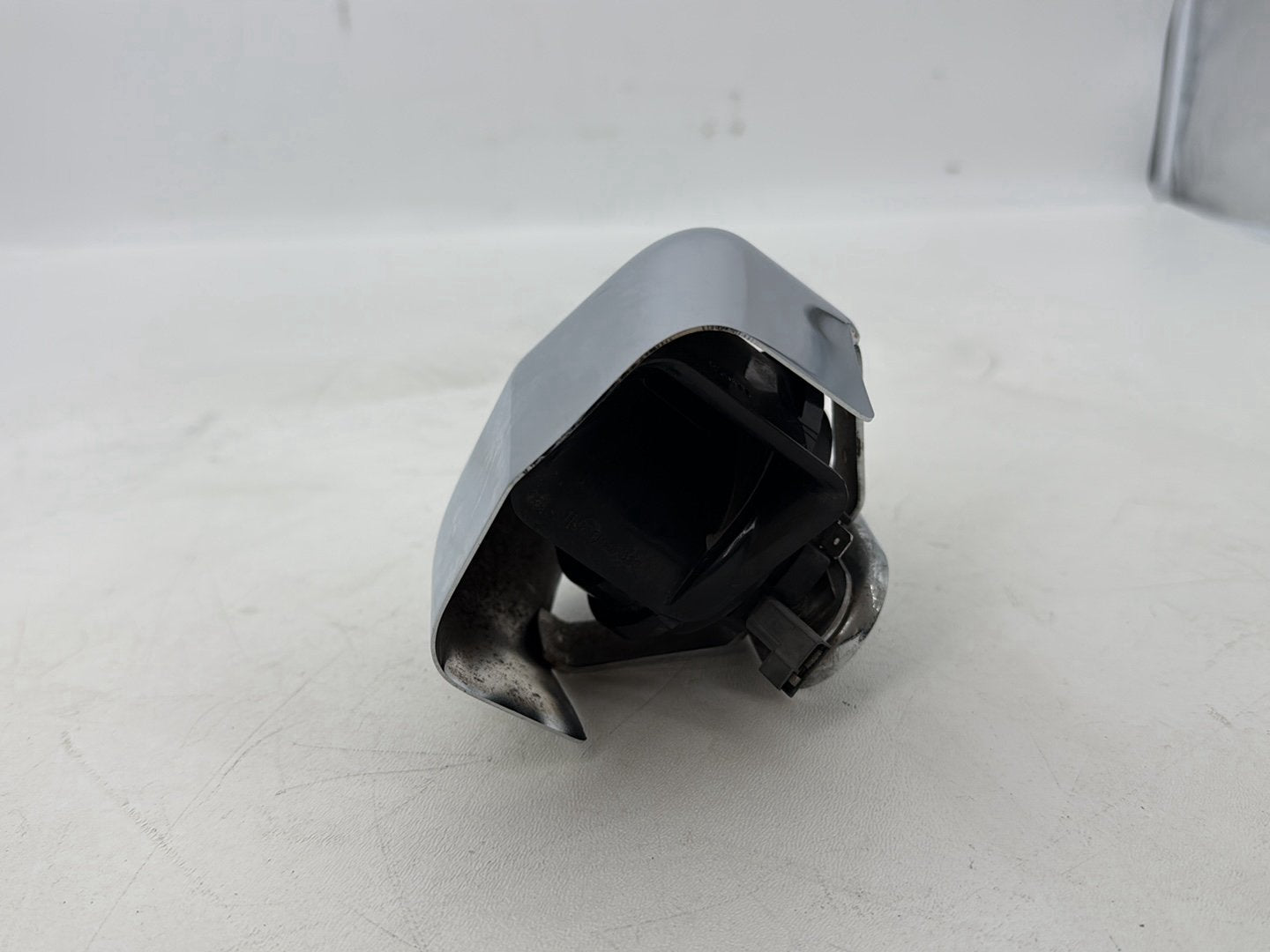 2007 - 2011 Harley-Davidson Touring Electra Glide Ultra Horn Signal Klaxon Chrome Cover 69012-93A