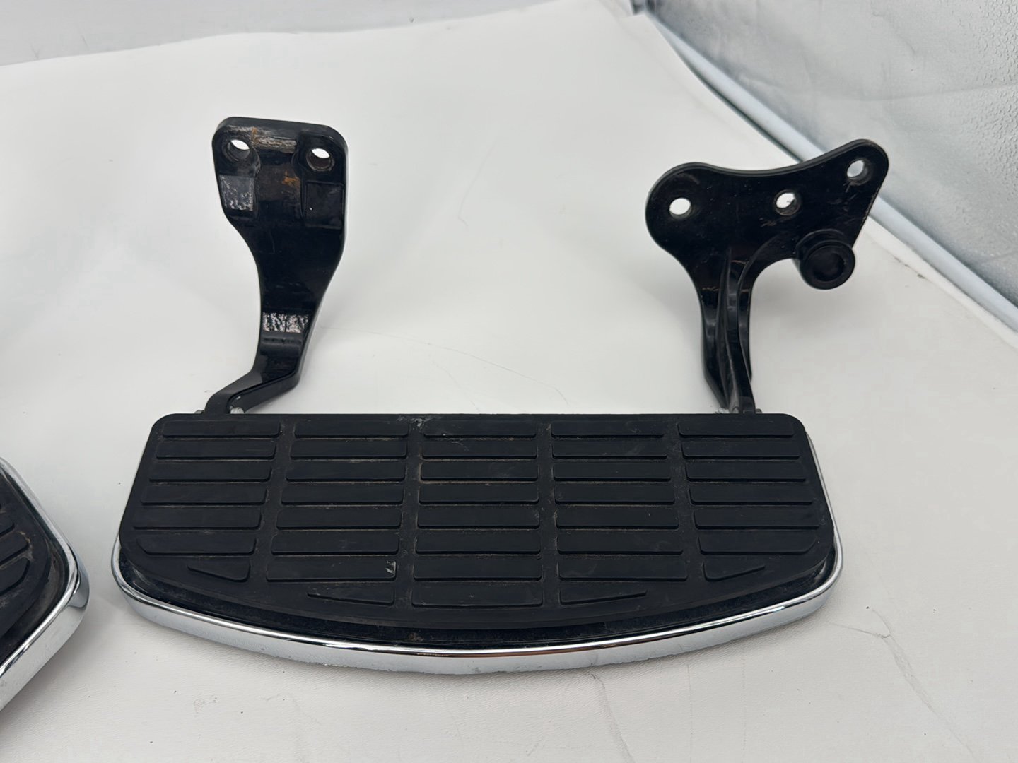 1999 - 2006 Harley-Davidson Dyna Low Rider Left Right Driver Floorboard Foot Rest 50614-06