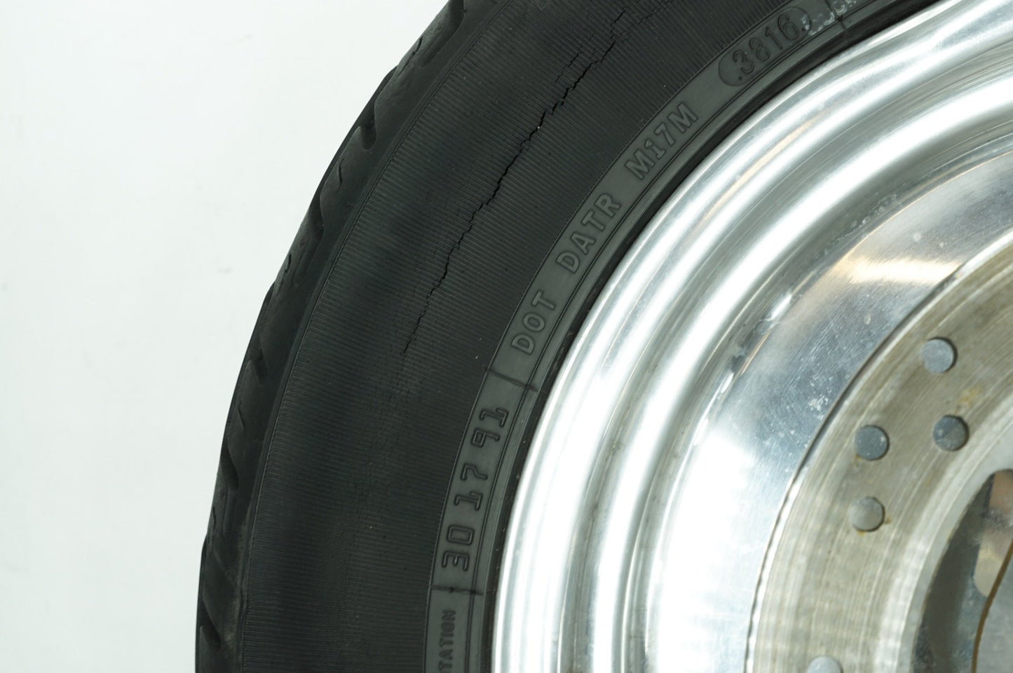 1999 - 2006 Harley-Davidson Dyna Low Rider Rear Wheel Rim Tire 41313-04