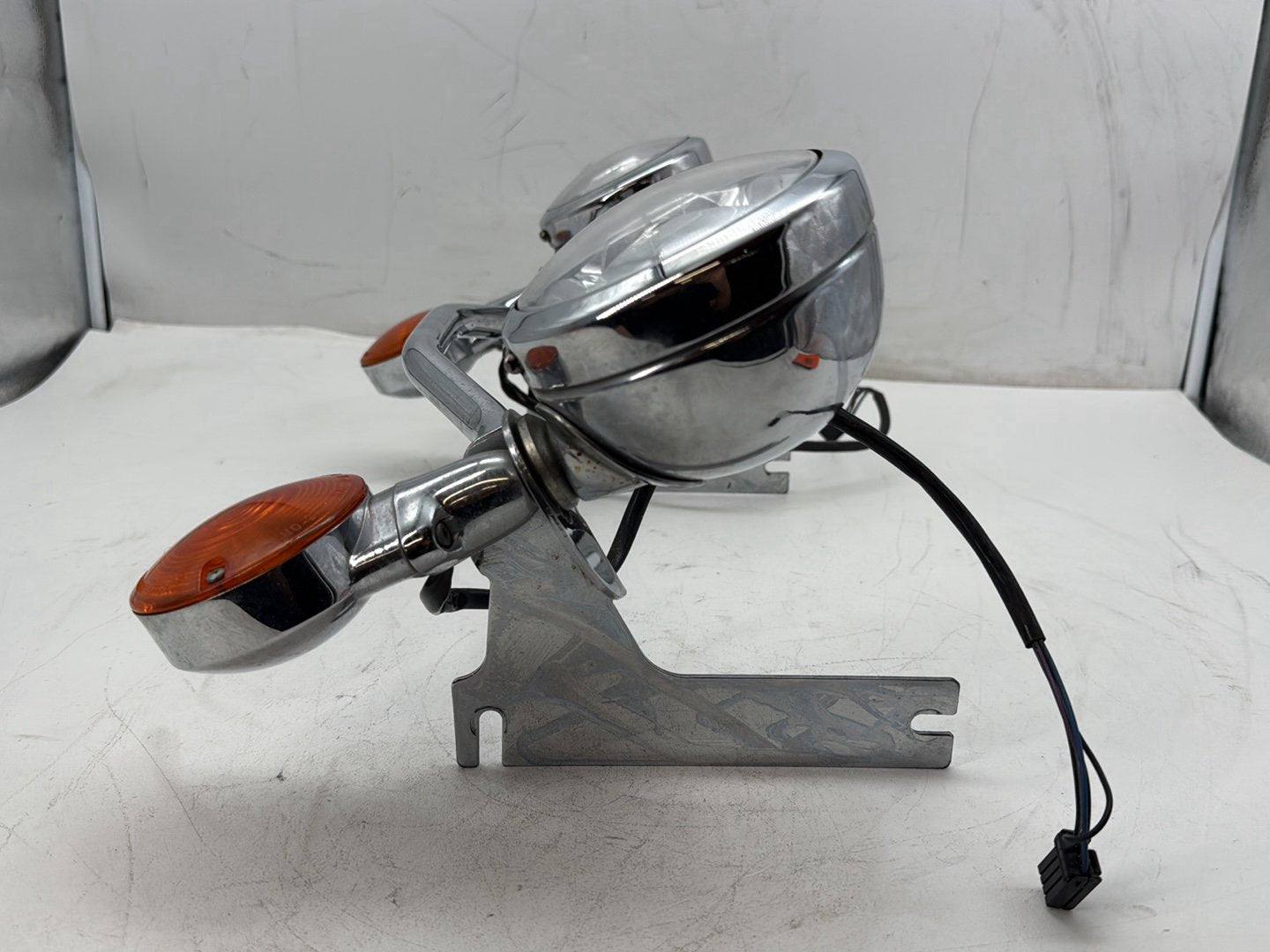 2006 Harley Touring FLHTCI Electra Glide Classic OEM Front Turn Signal Indicators Aux Light Bar