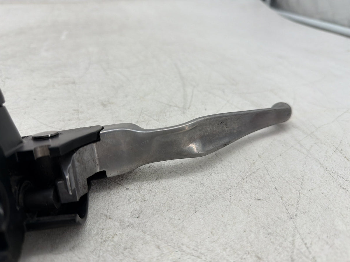 17 Harley Dyna Street Bob OEM Front Right Brake Lever Master Cylinder 9/16" bore