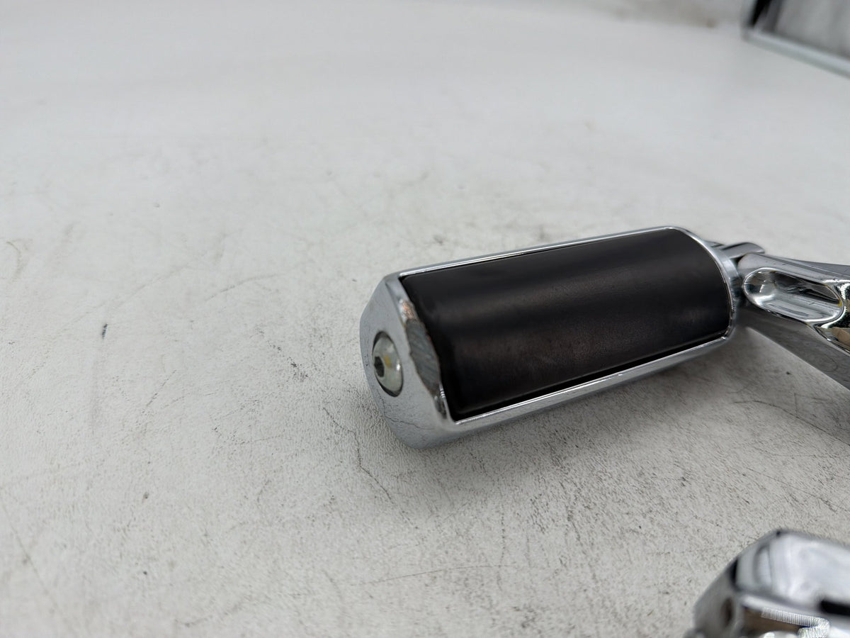 07 Harley Electra Touring CVO Front Right Left Highway Foot Pegs AirFlow Style