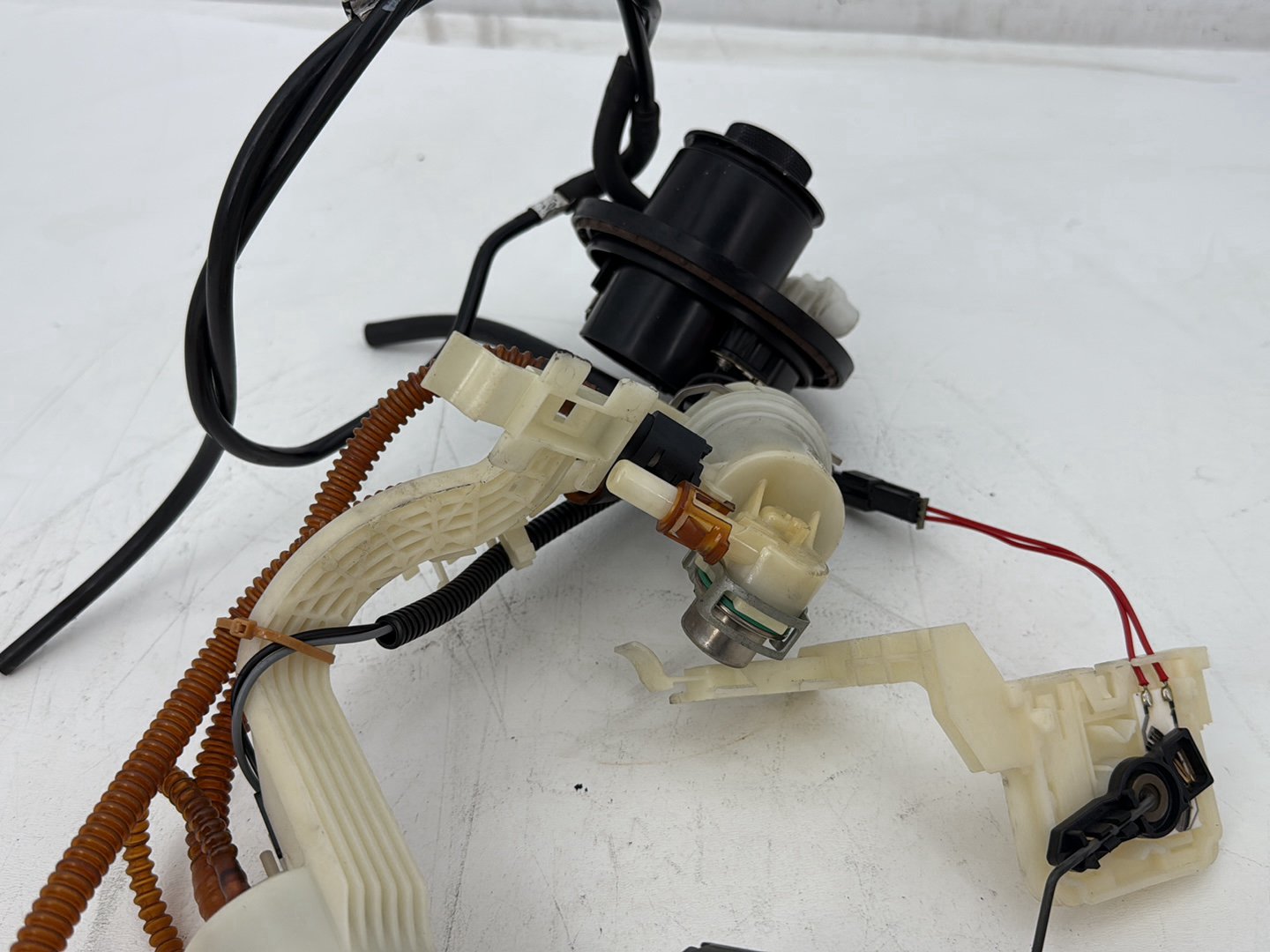 2011 Harley Electra Glide Ultra FLHTK OEM Fuel Pump Gas Gasoline Petrol Sending