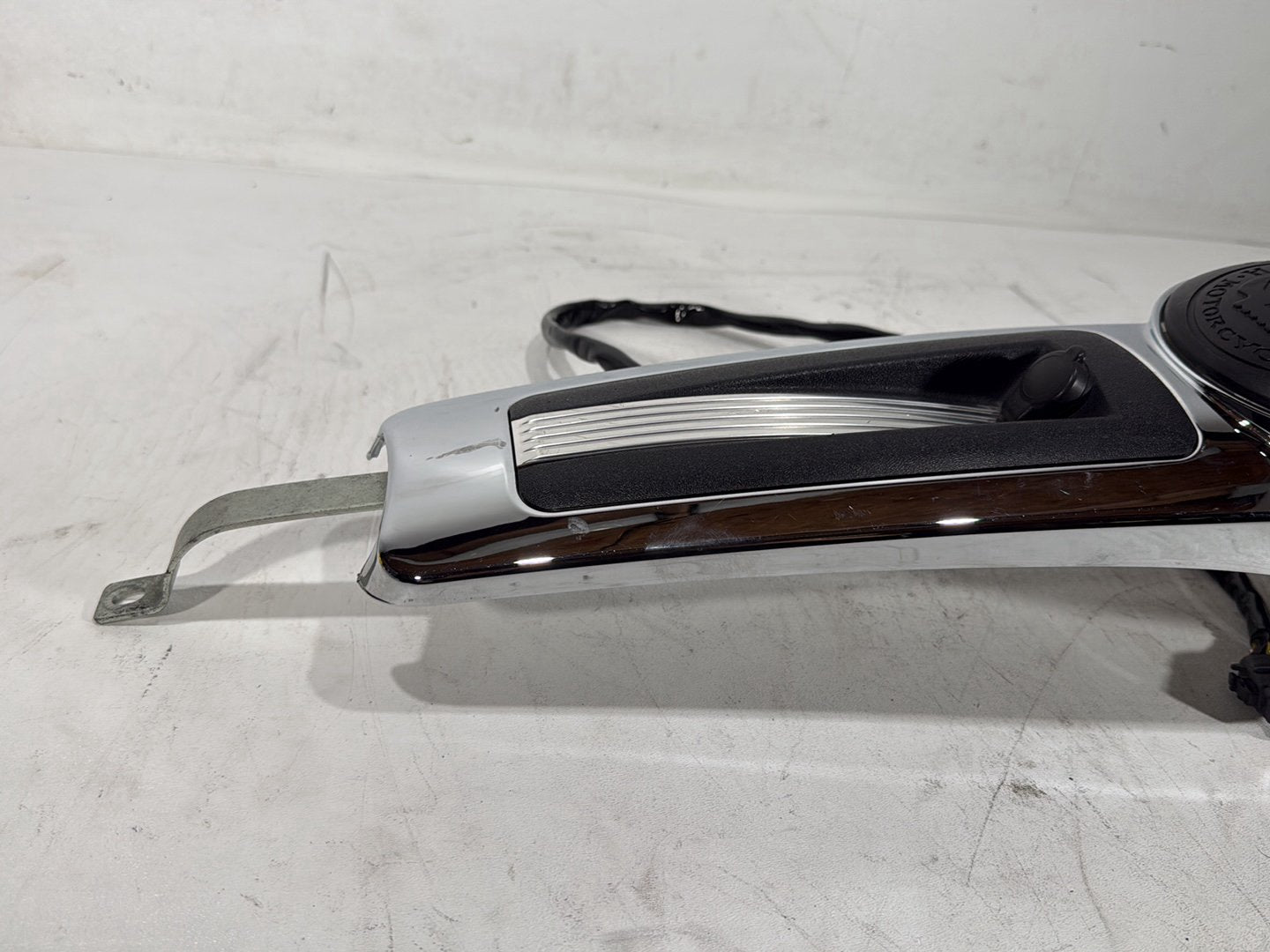 2013 Harley Electra Glide Touring Ultra FLHTCUI OEM Fuel Gas Tank Dash Console NOKey