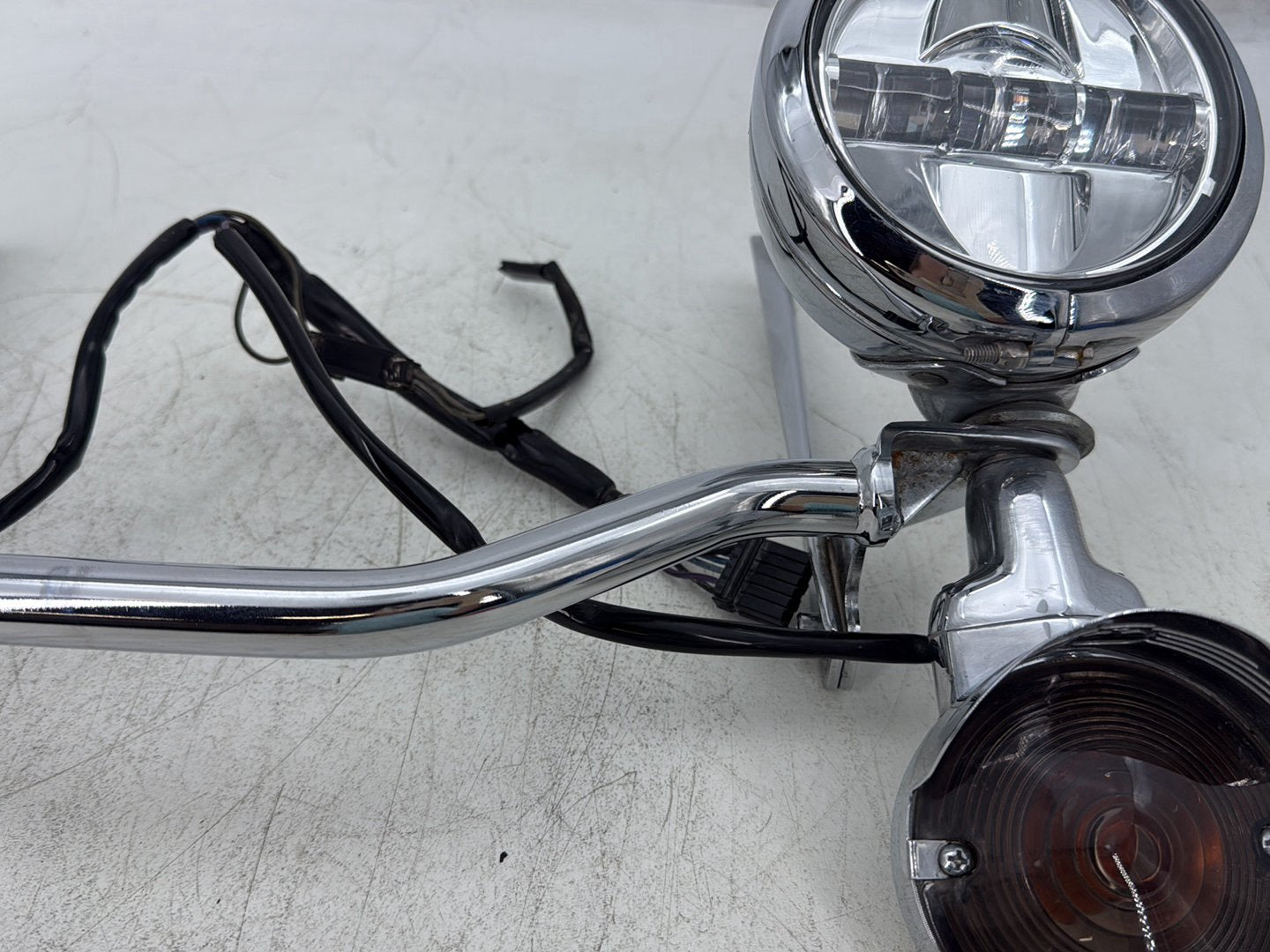 2000 Harley Softail FLSTC Heritage Classic OEM Front Turn Signal Indicators Aux Light Bar