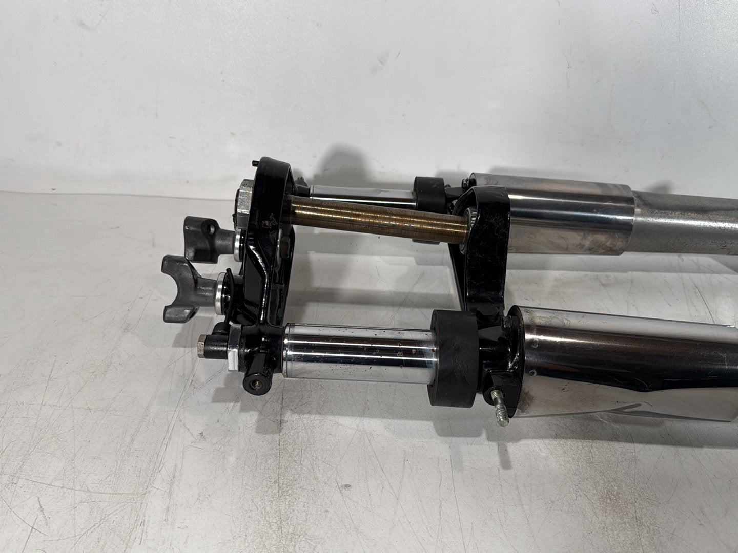 1999 - 2006 Harley-Davidson Touring Road King Police Front Triple Tree Set & LH RH Fork Legs Sliders 45446-87A