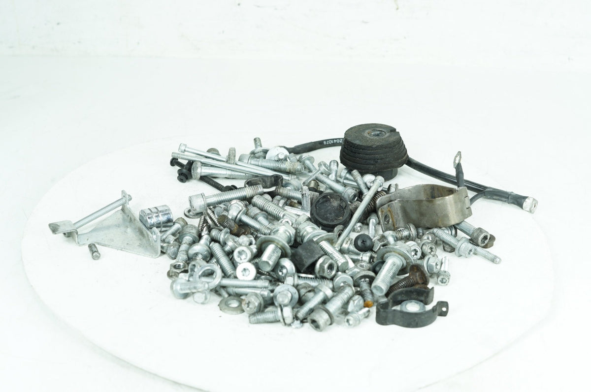2014 Harley-Davidson Touring FLHTCU - Hardware Bolts Nuts & Brackets