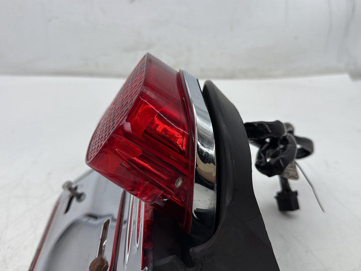 2000 Harley Dyna FXDWG Wide Glide OEM Rear Right Turn Signal Indicator