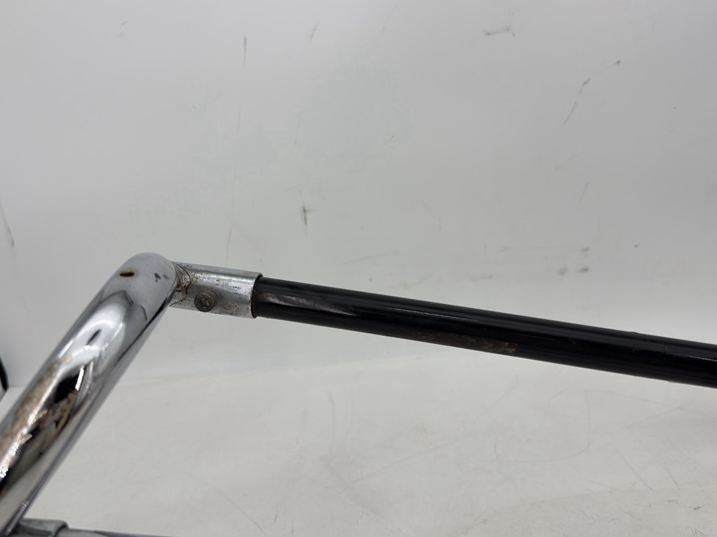 1999 - 2006 Harley-Davidson Touring Electra Glide Rear Right Saddlebag Guard Rails Bar 49193-93