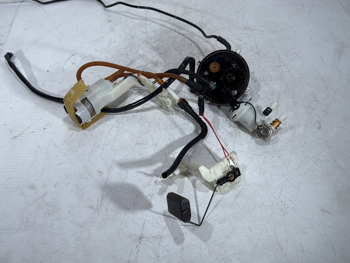 2011 Harley Road Glide Touring FLTRX OEM Fuel Pump Gas Gasoline Petrol Sending