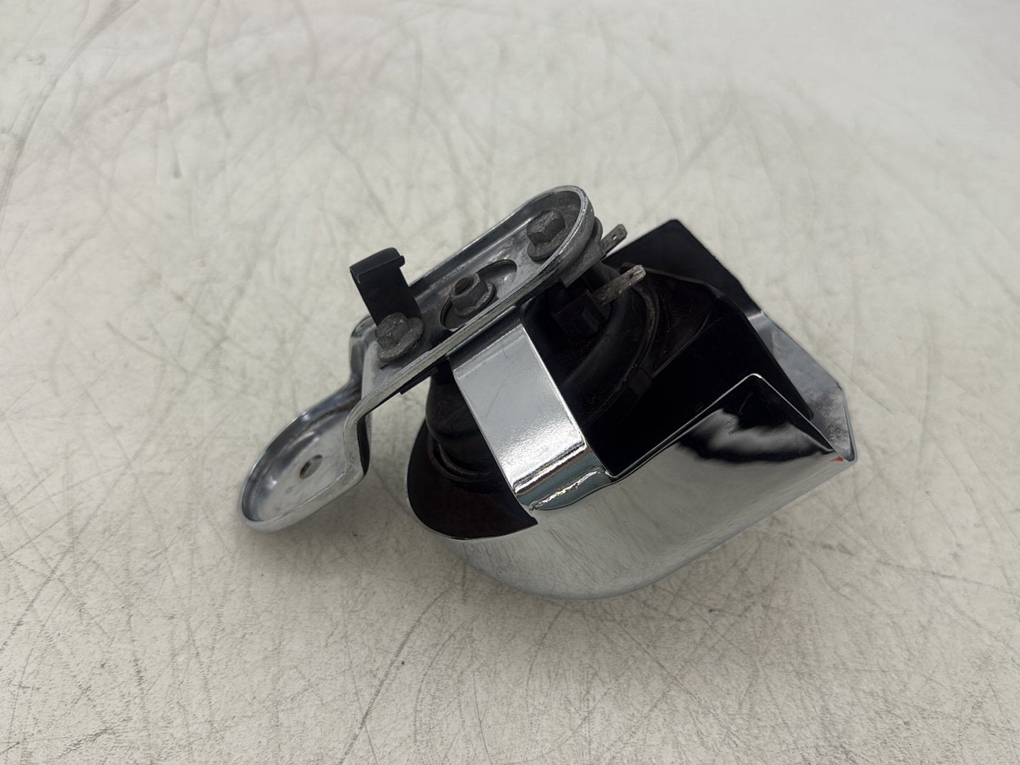 2011 Harley Street Glide Touring FLHX OEM Horn Signal Klaxon Chrome Cover