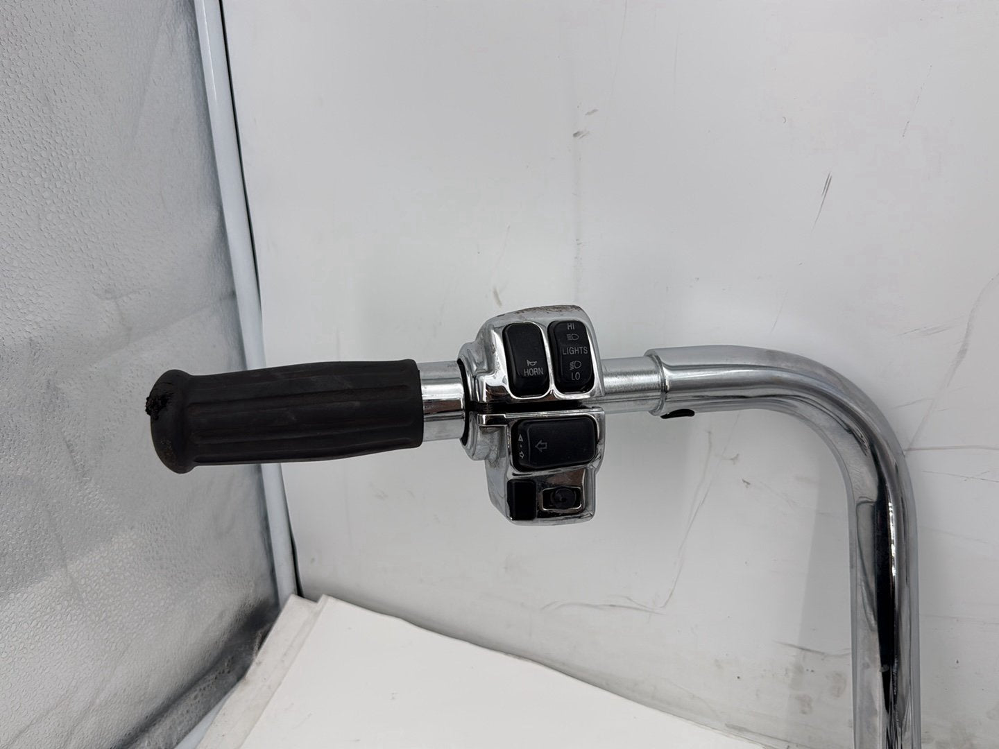 2011 Harley Road King Touring Classic Handlebars Left Right Switches Controls