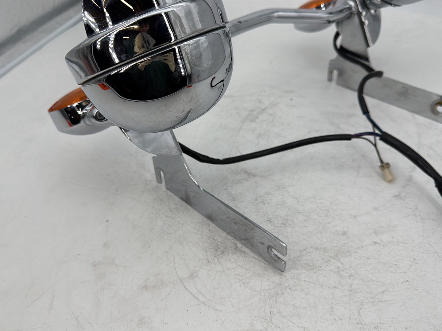 1999 - 2006 Harley-Davidson Touring Electra Glide Classic Front Turn Signal Indicators Aux Light Bar  	68712-94A