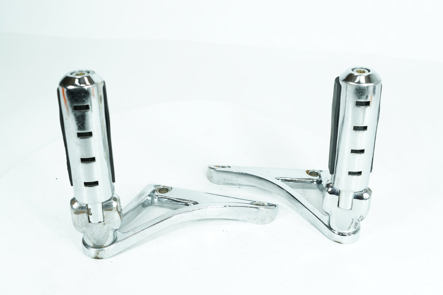 2007 - 2012 Harley-Davidson Softail Heritage Classic Passenger Left & Right Foot Pegs  	33189-63
