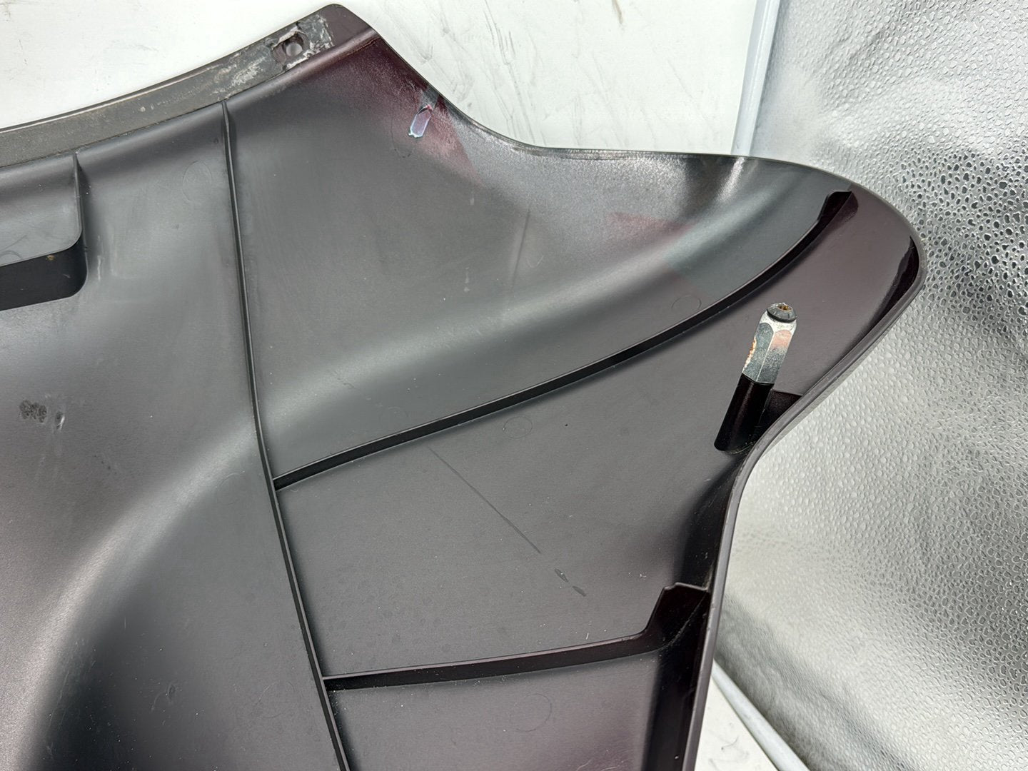 2005 Harley Electra Glide Touring Ultra FLHTCUI OEM Front Outer Batwing Fairing Cover
