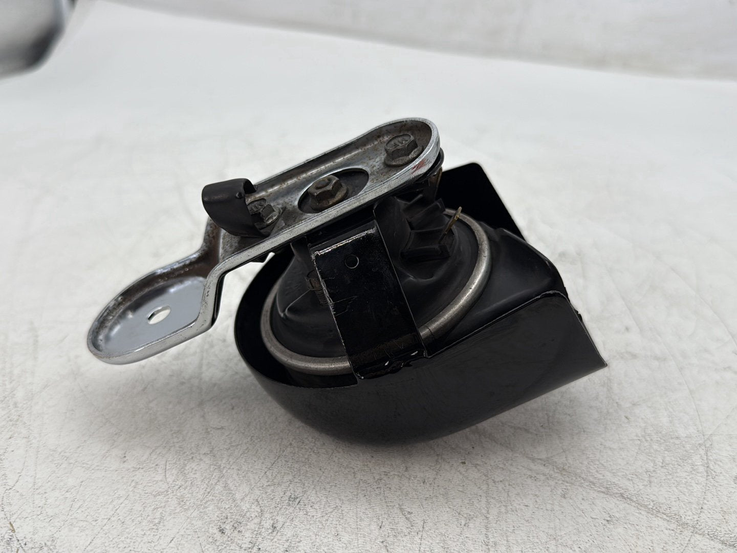 1998 Harley Softail Custom FXSTC OEM Horn Signal Klaxon Chrome Cover