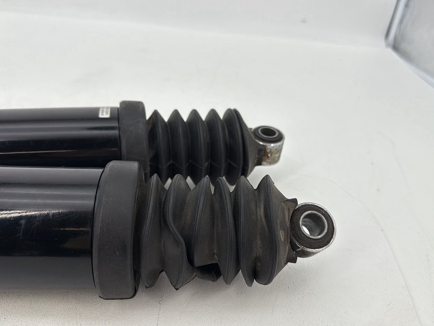 2007 - 2011 Harley-Davidson Touring Electra Glide Ultra Rear Left Right Shock Absorbers 54636-09