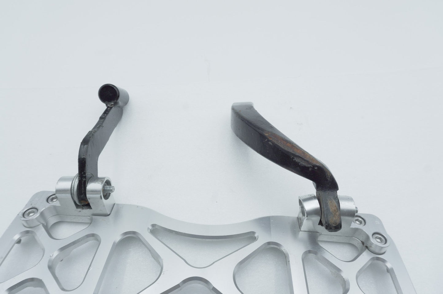 1999 - 2006 Harley-Davidson Touring Electra Glide Right Driver 1 Floorboard Foot Rest Aftermarket MX Style Wide Billet
